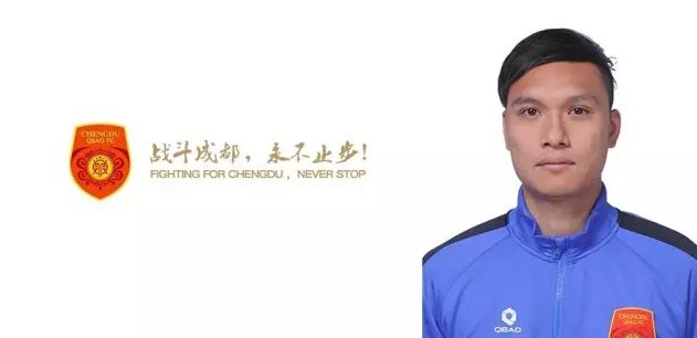 中情局取得谍报，得知他们的奸细中出了一个叛徒，筹办将中情局安插在东欧的奸细名单出卖给外国奸细组织。在奸细头子吉姆（乔恩•沃伊特 Jon Voight 饰）的筹谋下，伊森（汤姆•克鲁斯 Tom Cruise 饰）所住的一组奸细赶往了他们买卖的地址。岂料，当他们按打算赶到时，却中了匿伏，一组人中除伊森和吉姆的老婆克莱尔。这时候，伊森的账户无故端多出了12万美金。伊森成了内鬼的最年夜的嫌疑犯。无奈之下，伊森只能凭小我之力独闯刀山火海往找出出卖他们的内奸。他和外国特务组织的接头人麦克斯获得联系后，承诺帮麦克斯偷出中情局的特务名单以互换中情局内鬼的名字。